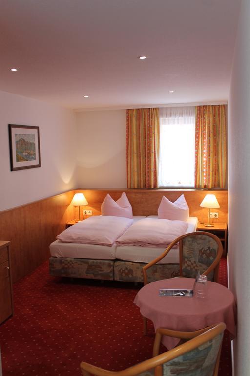 Gasthaus& Pension Zum Roten Haus Bad Schandau Szoba fotó